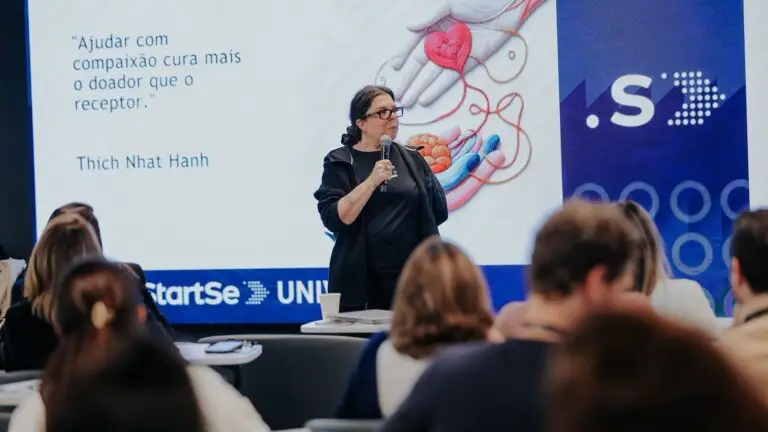 Lisa Polloni speaking at the Leadership Skills immersion, hosted by StartSe University